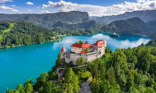 Slovenia Delays E-Invoicing Mandate, Introduces Key Changes